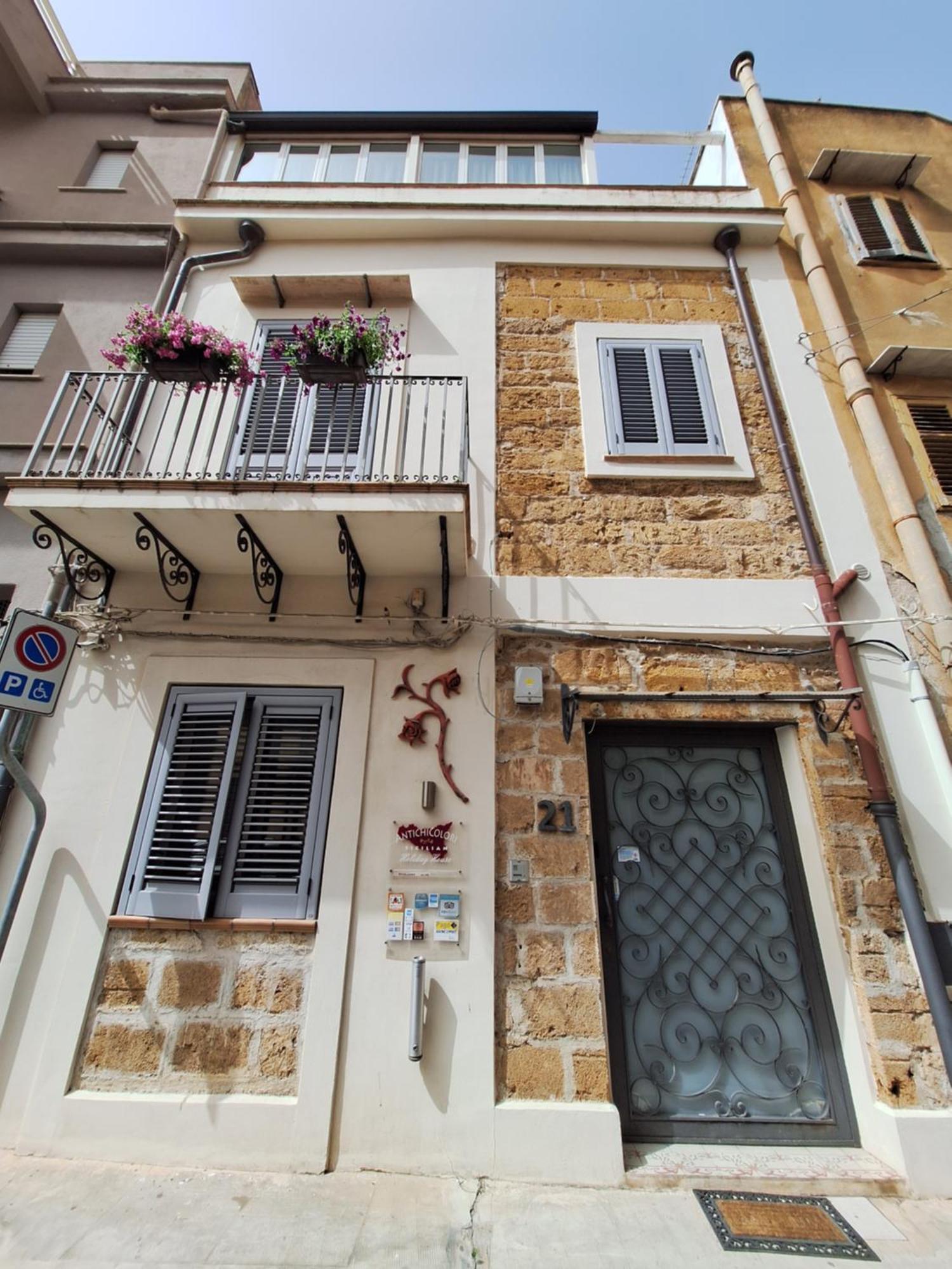 B&B Antichi Colori Cinisi Bagian luar foto