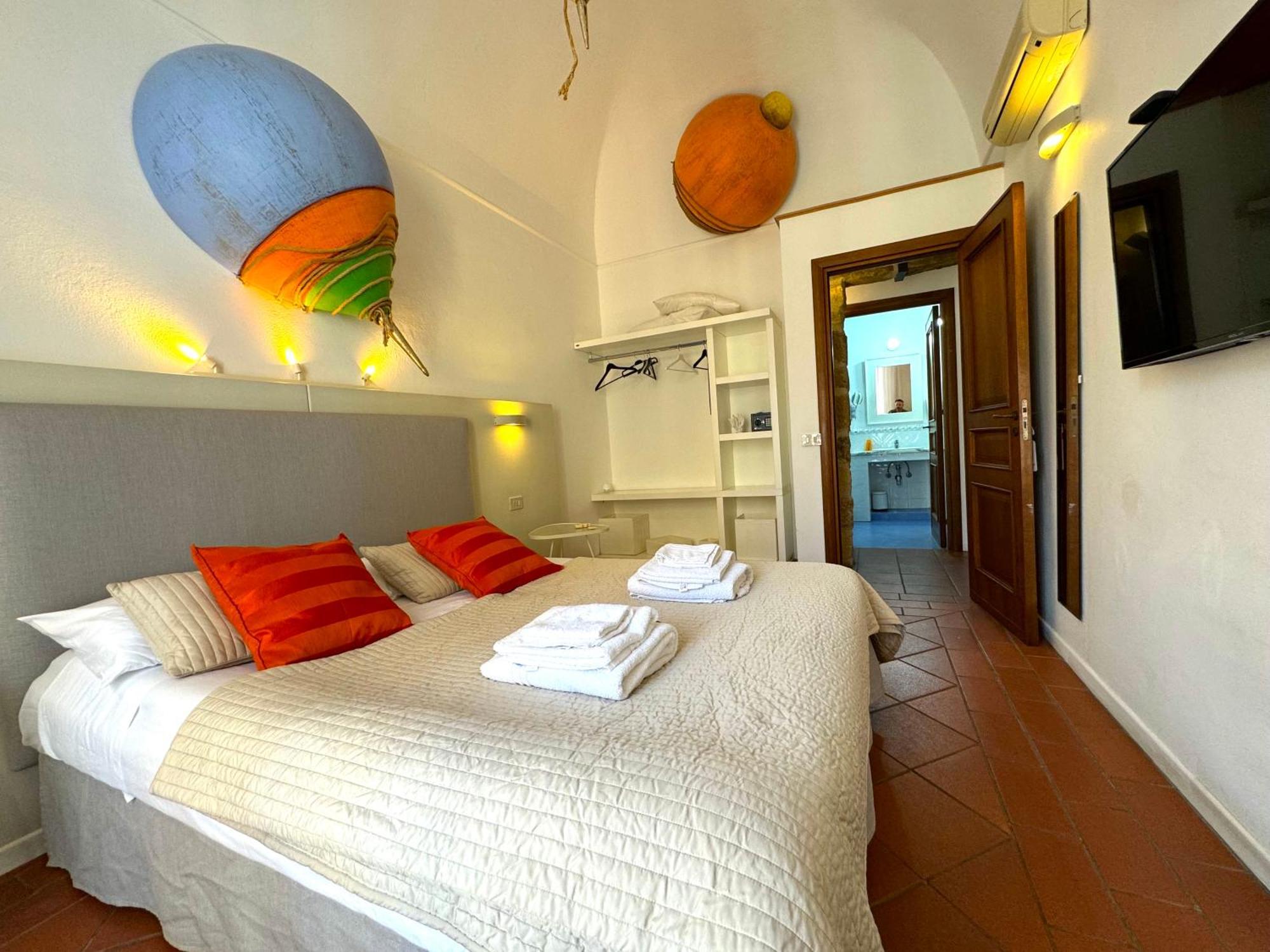 B&B Antichi Colori Cinisi Bagian luar foto