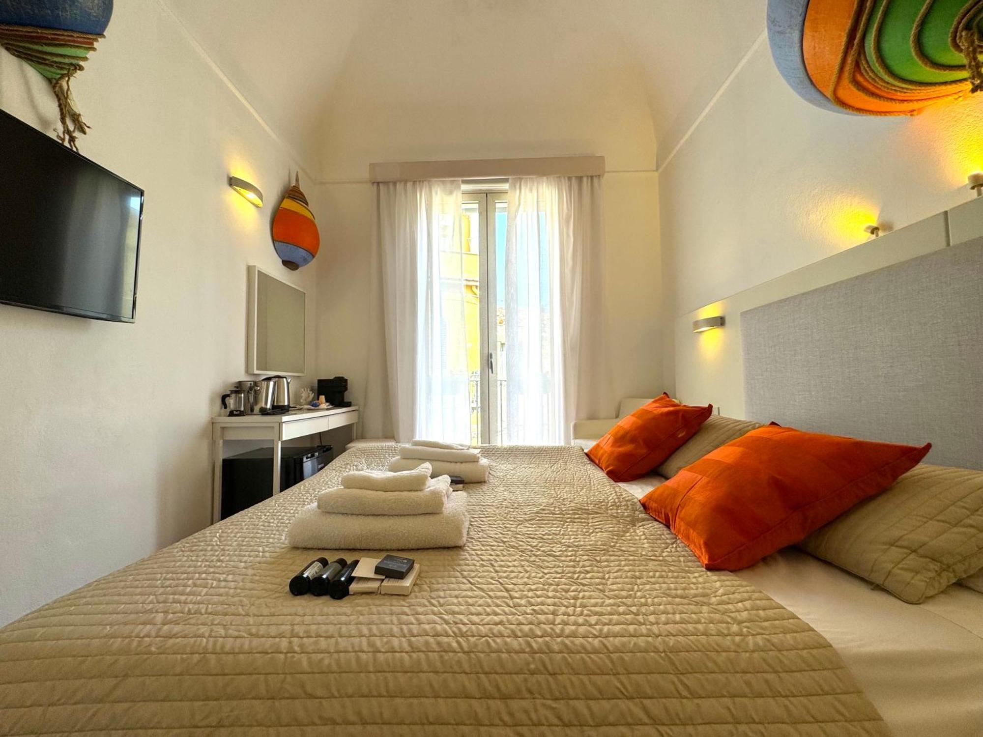 B&B Antichi Colori Cinisi Bagian luar foto