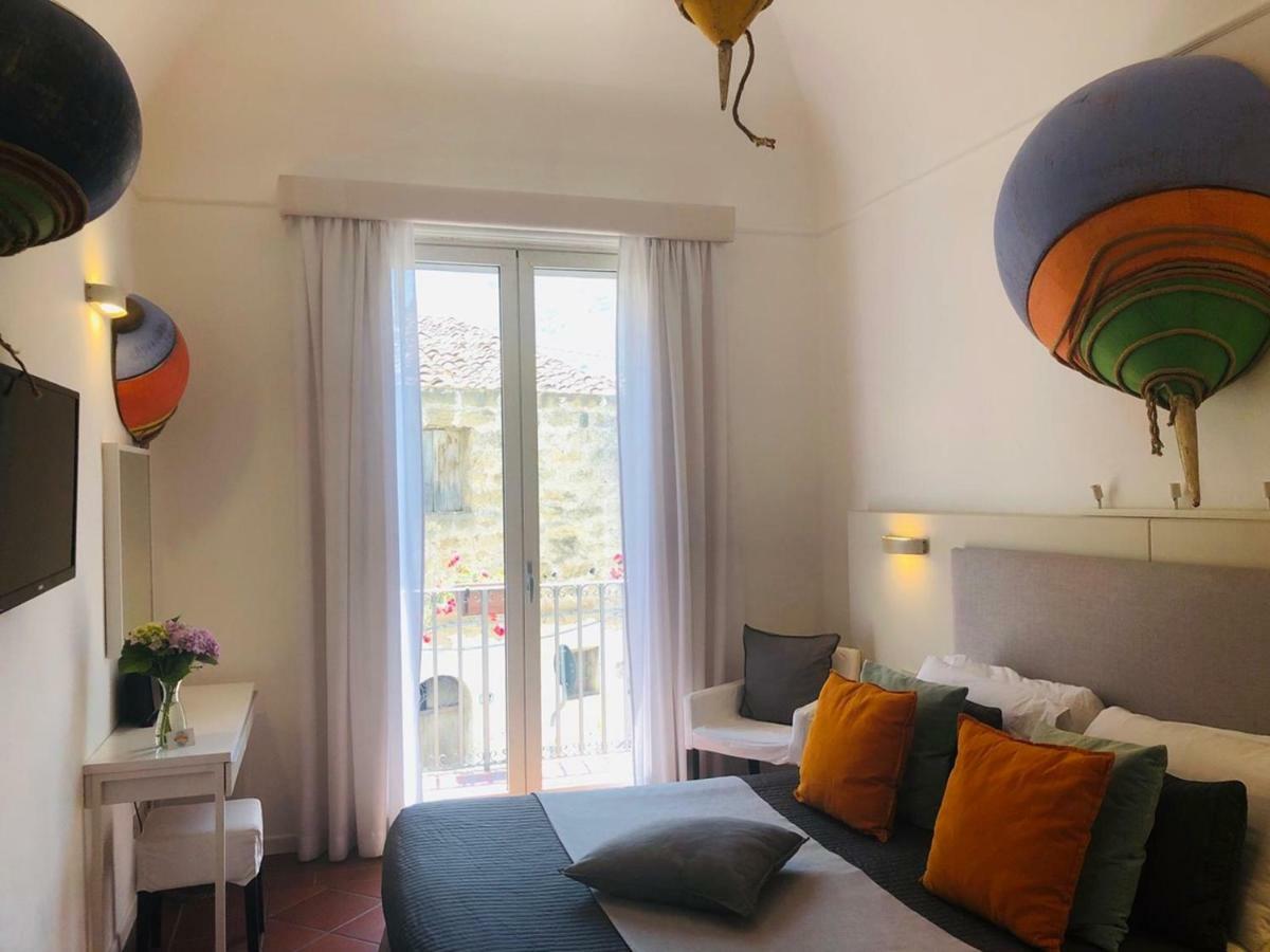 B&B Antichi Colori Cinisi Bagian luar foto